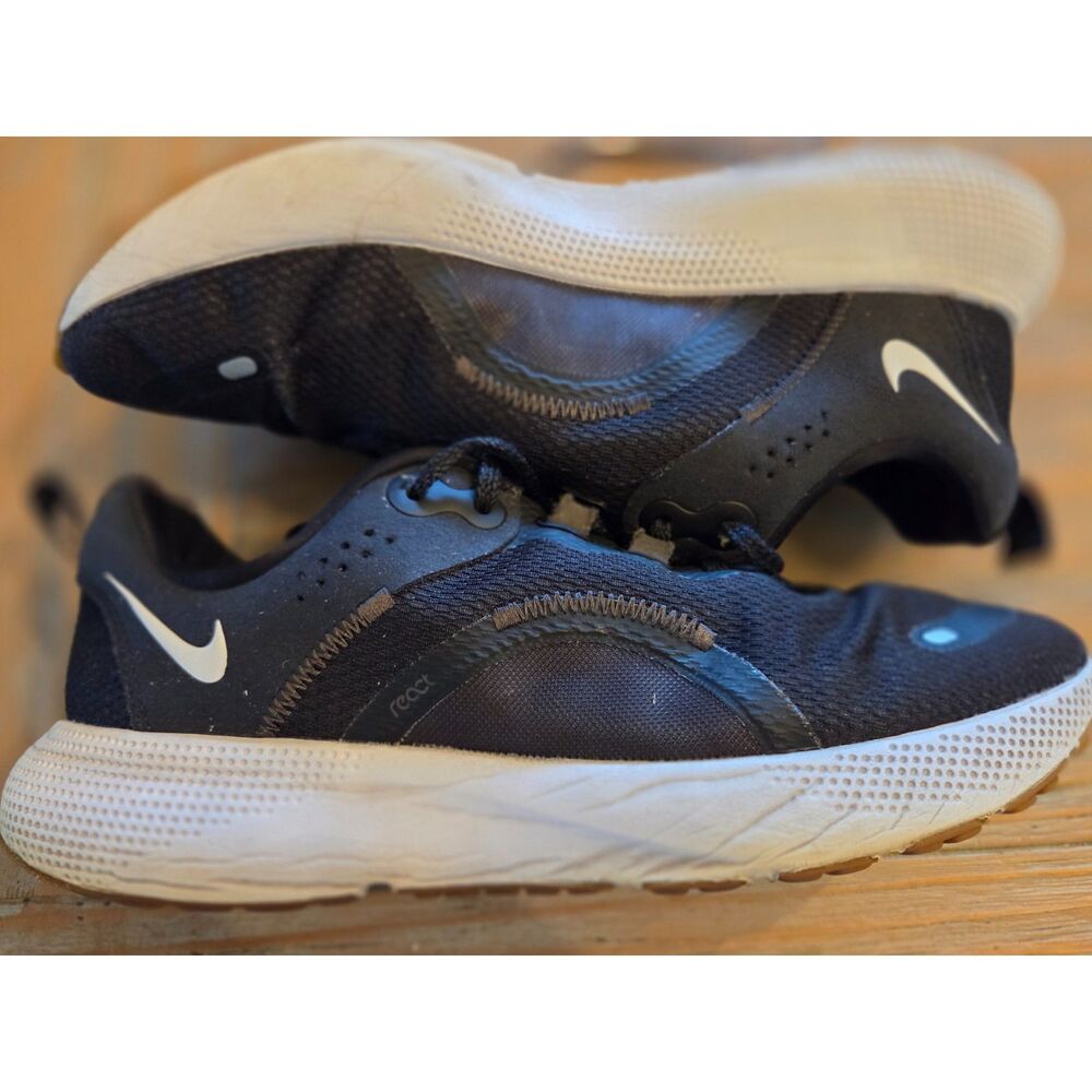 Women's Nike React Escape Run 2, Size 9, Black/Dark Smoke Grey/Sail/White Target